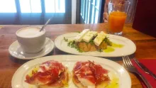 Tres desayunos madrileños de cuchillo y tenedor