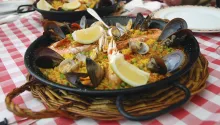 ¿Cuándo la paella es paella y cuándo es arroz con cosas?