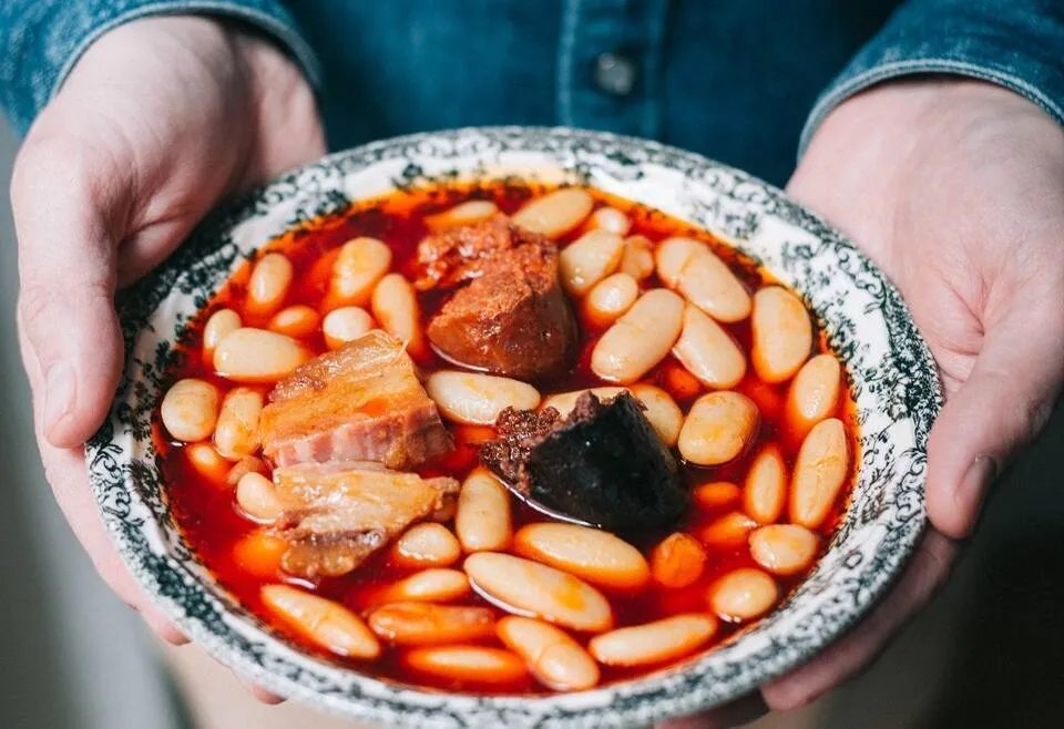 Fabada, la joya de la gastronomía asturiana: historia, tradición y sabor