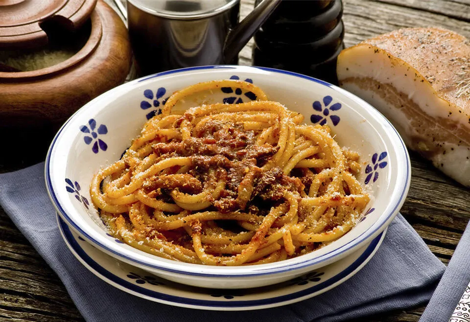 Pasta all'amatriciana con guanciale