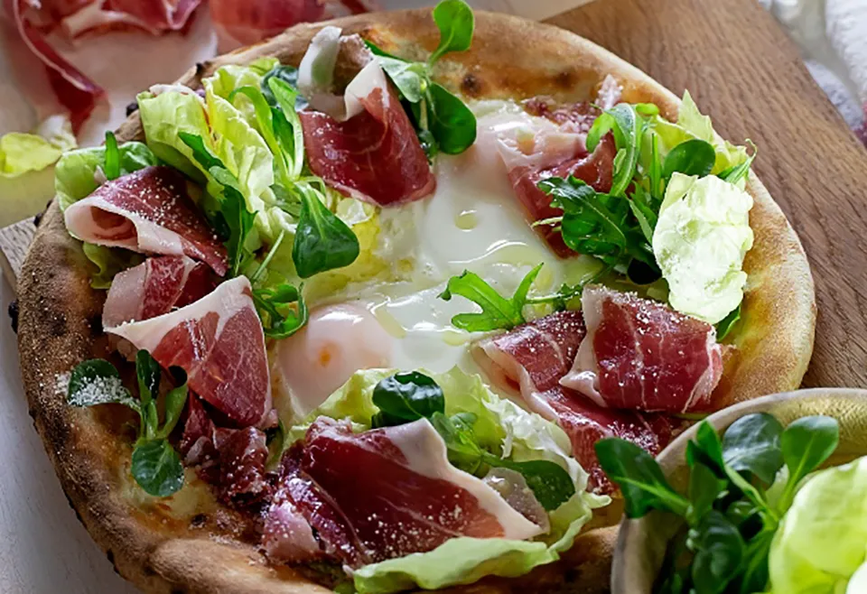 Descubre las recetas de pizzas gourmet más originales. ¡Te comerás hasta los bordes!