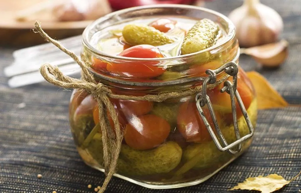 Conservas saladas: técnicas y recetas para prepararlas