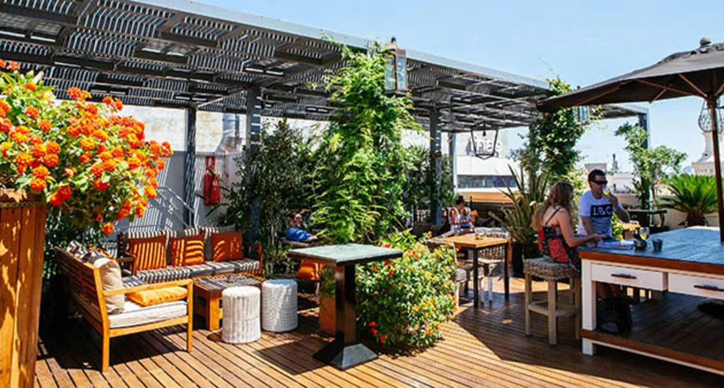 Vermut con vistas sobre Barcelona, en la terraza del Hotel Pulitzer