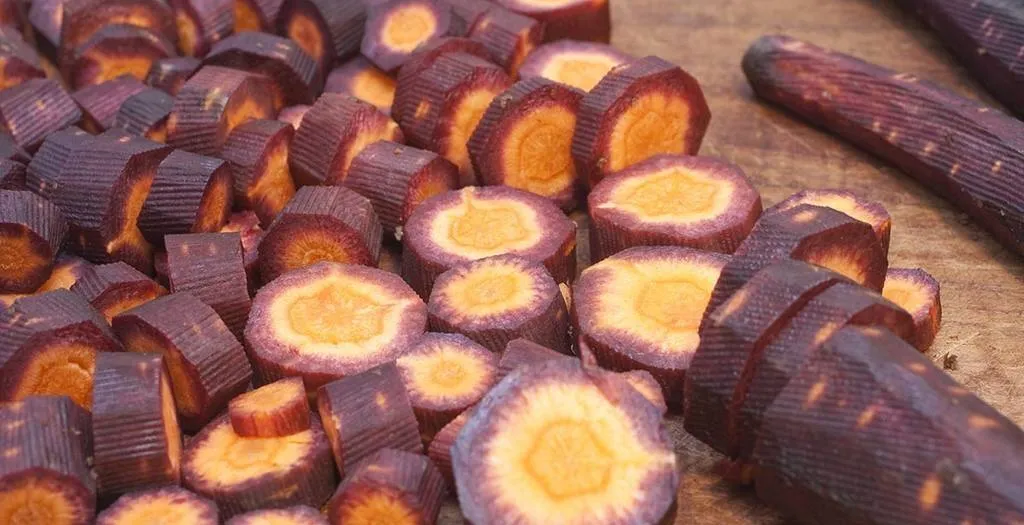 Zanahoria morada, saludable y más auténtica que la de color naranja