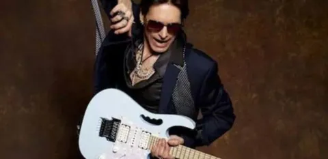 Tienes una cita con Steve Vai, el guitarra del Diablo