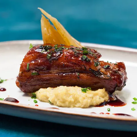 Costillar de cerdo ibérico en dos texturas