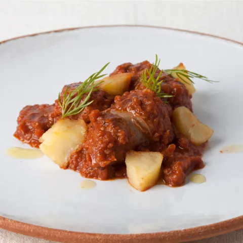 Longaniza con salsita y patatas