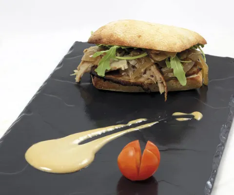 Bocata de Pata asada a la miel