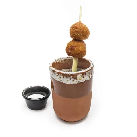 Croqueta de espeto de sardina con espuma de limón y roca de sal