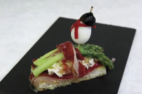 Tosta de bonito y jamón