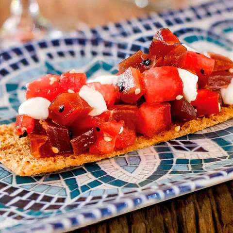 Semimojama de atún rojo con sandía omotizada y payoyo