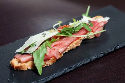 Bruschetta de carpaccio