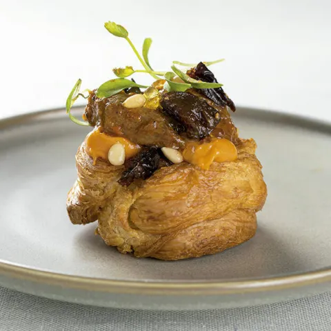 Cronut de tajine de cordero y caviar cítrico