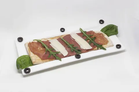 Carpaccio de ternera con focaccia