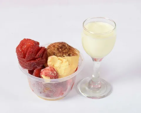 Crema Catalana con Fragole y Crema Di Limoncello