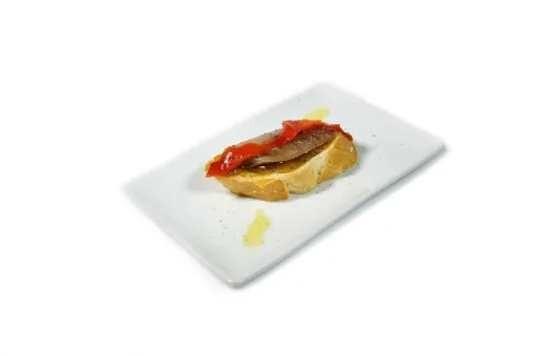 Sardina Ahumada con mermelada de pimiento verde