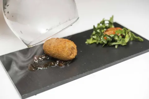 CROQUETAS DE BACALAO CON HUMO