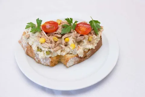 Pincho de ensalada de atún