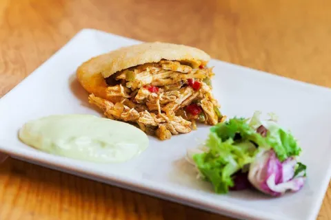 Arepa de pollo