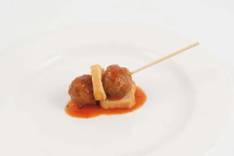 Albóndigas de ternera y cerdo con nueces, padano y especies