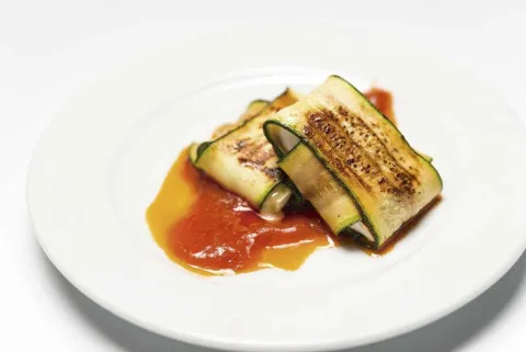 RAVIOLI DE CALABACÍN RELLENO DE SOBRASADA Y MIEL