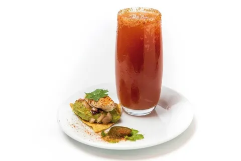 Michelada con nachos