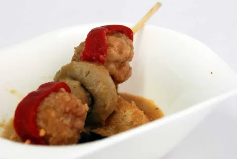 Albóndigas con champiñón y pimiento del piquillo