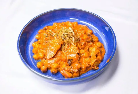 Pulpo con garbanzos de La Tartana