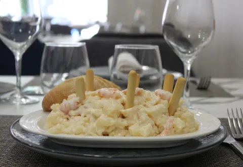 Ensaladilla de gambas de Motril de Puesto 43 