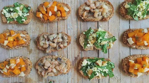 3 crostinis otoñales: de calabaza, de espinacas y de champiñones