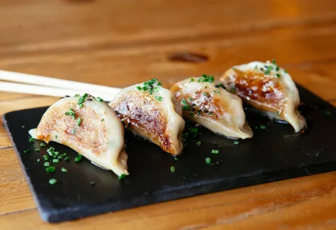 Gyozas de rabo de toro a la cordobesa