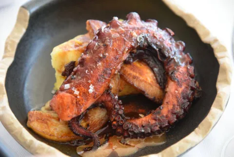 Pulpo con papada y patata macaria