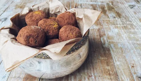 Trufas de chocolate con jengibre y de chocolate con curry