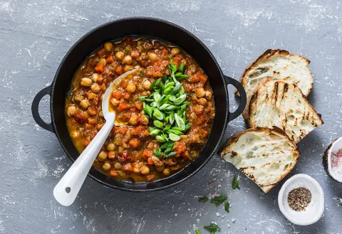 Cinco recetas para cocinar legumbres en olla de cocción lenta o slow cooker